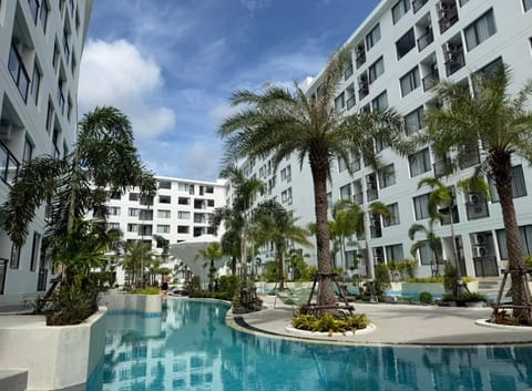 Property building, Day, Swimming pool
