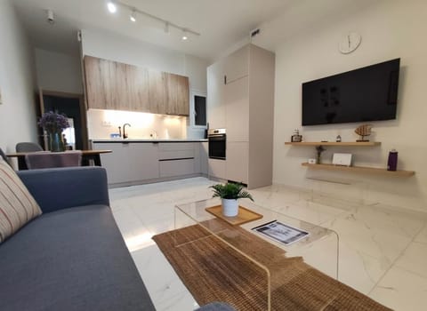 TV and multimedia, Kitchen or kitchenette, Living room, Seating area