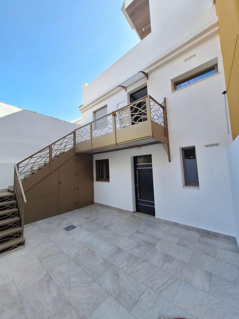 Patio, Facade/entrance