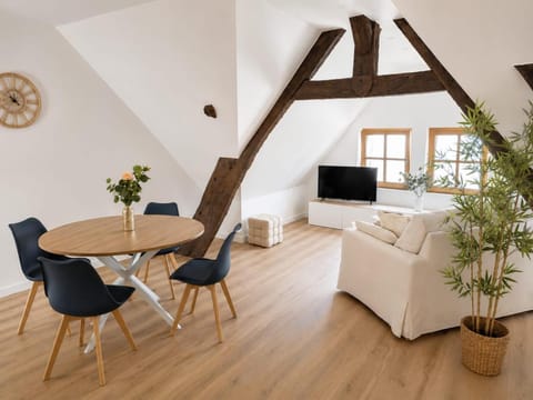 TV and multimedia, Living room, Dining area