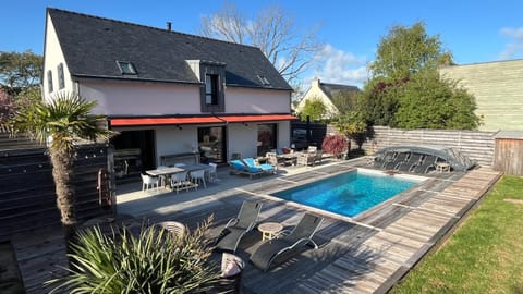 Property building, Patio, Day, Garden, Balcony/Terrace, Garden view, Pool view, Swimming pool, sunbed