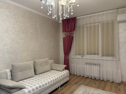 Bed, Living room, Photo of the whole room, Seating area, Bedroom, internet