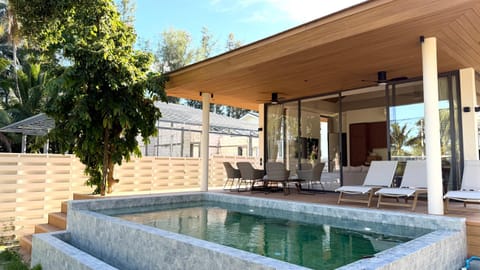 Property building, Patio, Day, Natural landscape, Pool view, Swimming pool, sunbed