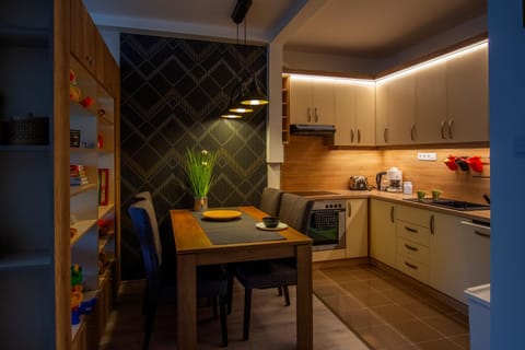 Kitchen or kitchenette, Meals