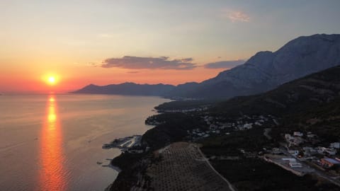 Nearby landmark, Day, Natural landscape, Seating area, Beach, Mountain view, Sea view, Area and facilities, Sunrise, Sunset