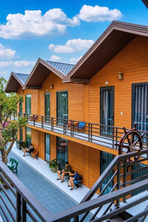 Property building, Patio, Day