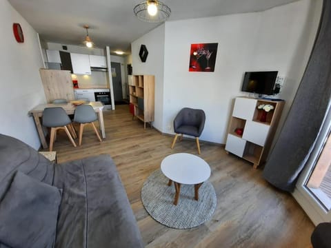 TV and multimedia, Living room, Dining area