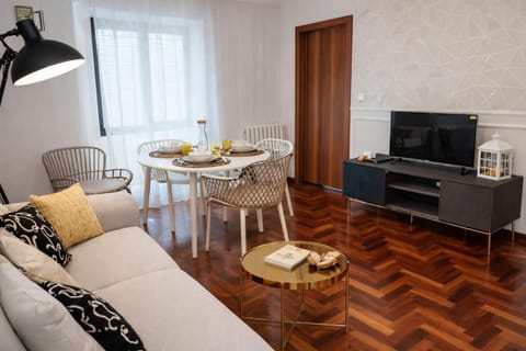 TV and multimedia, Living room, Dining area