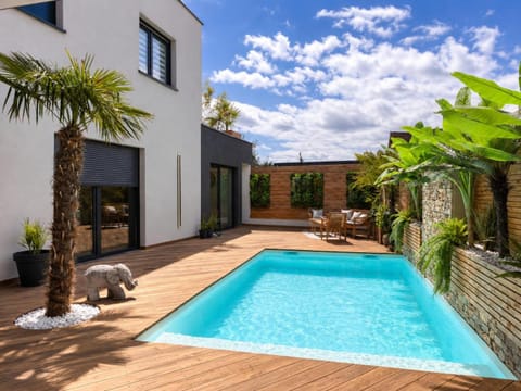 Pool view, Swimming pool