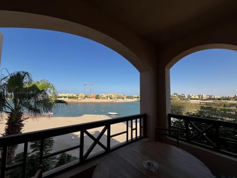 Patio, Day, Natural landscape, View (from property/room), Balcony/Terrace, Dining area, Lake view, River view, Sea view