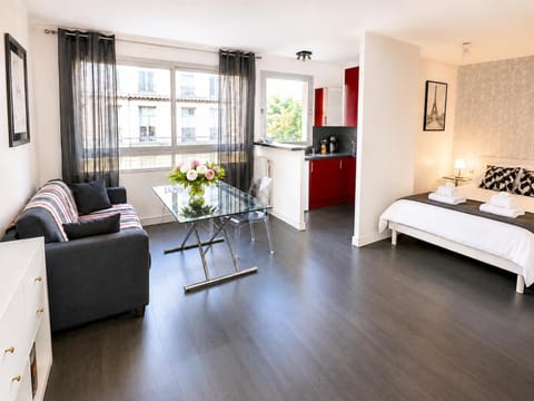 Bed, Living room, Photo of the whole room, Seating area, Bedroom