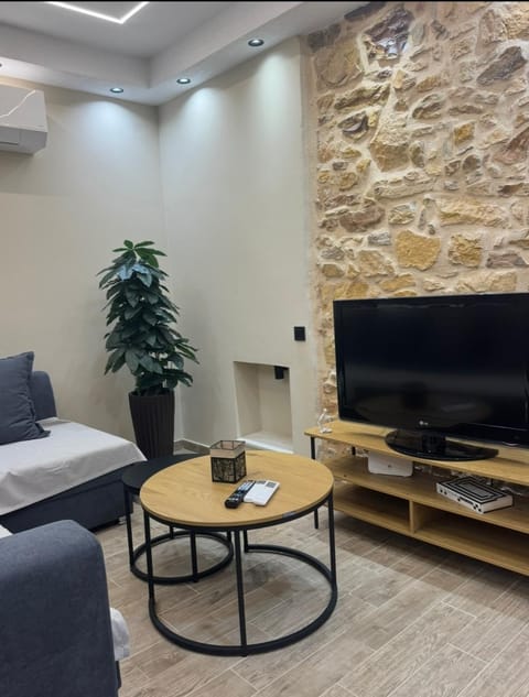 TV and multimedia, Living room, Seating area, air conditioner