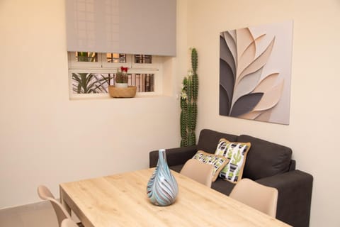 Communal lounge/ TV room, Living room, Decorative detail, Seating area, Dining area, Breakfast