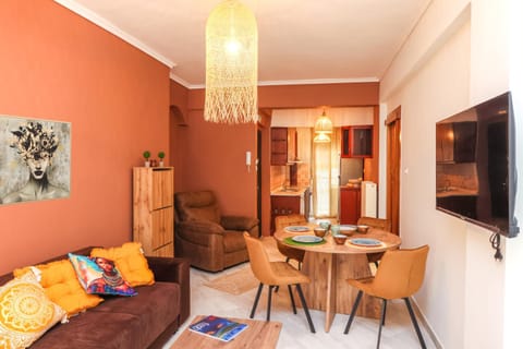 TV and multimedia, Living room, Seating area, Dining area