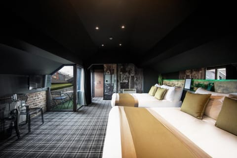 Bed, Balcony/Terrace, Photo of the whole room, Seating area, Bedroom