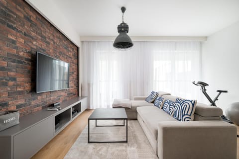TV and multimedia, Living room, Seating area, Evening entertainment