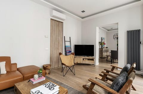 Communal lounge/ TV room, TV and multimedia, Living room, Seating area, Evening entertainment