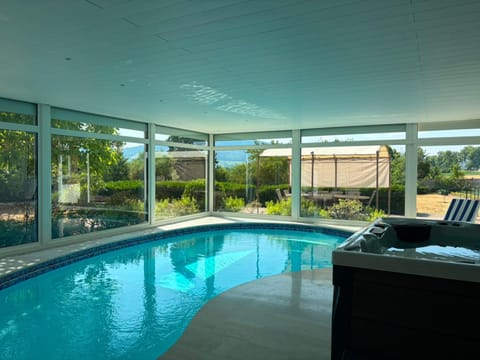 Patio, Swimming pool, Swimming pool, sunbed