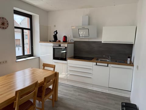 Kitchen or kitchenette, Dining area, dishwasher, stove