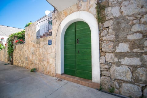 Property building, Facade/entrance, Neighbourhood