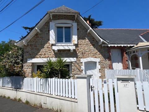 Property building, Day, Landmark view