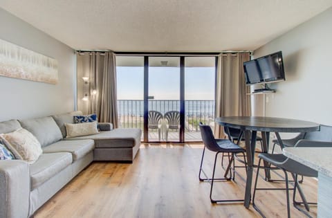 Natural landscape, TV and multimedia, View (from property/room), Balcony/Terrace, Living room, Seating area, Dining area, Sea view