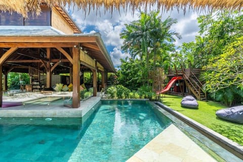Property building, Swimming pool
