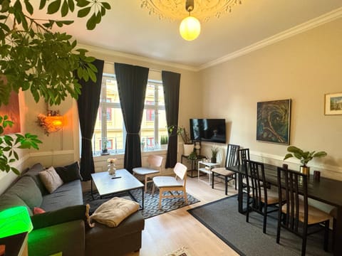 TV and multimedia, Living room, Dining area