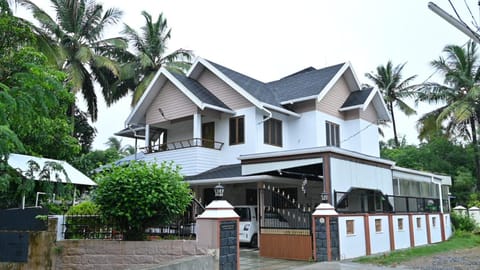 Property building, Day, Garden, Garden view