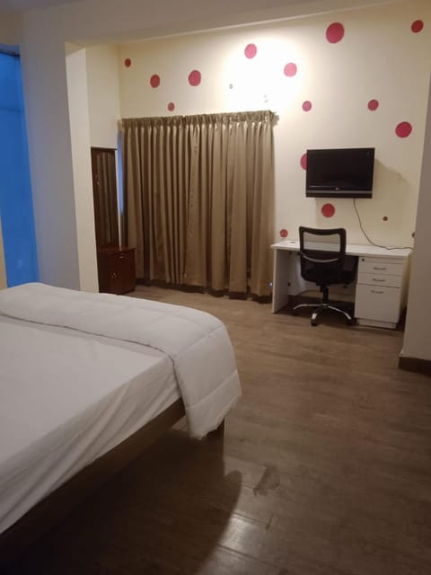 Photo of the whole room, Bedroom