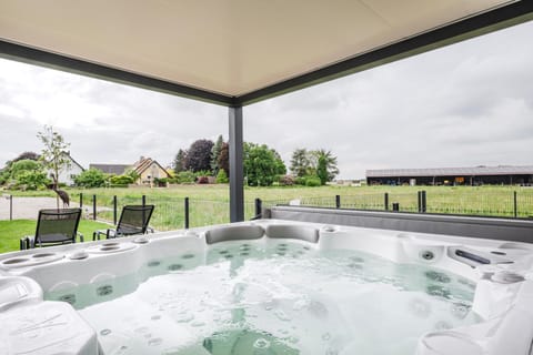 Hot Tub, Hot Tub