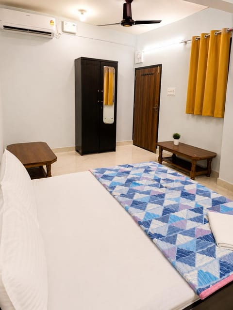 Bed, Bedroom, air conditioner