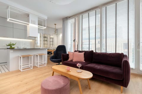 Kitchen or kitchenette, Seating area