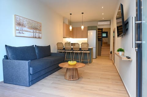 TV and multimedia, Kitchen or kitchenette, Living room, Seating area, Dining area