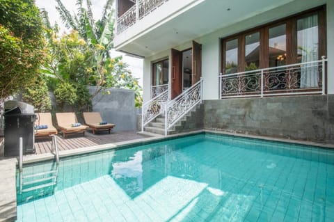 Balcony/Terrace, Swimming pool, Swimming pool, sunbed