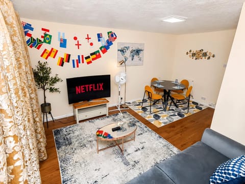 Communal lounge/ TV room, TV and multimedia, Living room, Dining area