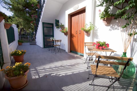 Patio, Facade/entrance