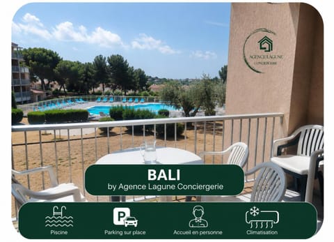 Day, Natural landscape, Pool view, Swimming pool, sunbed