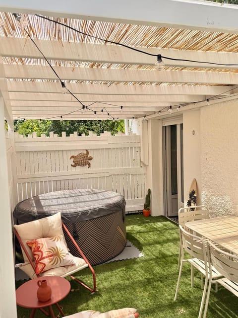 Patio, Garden, Spa and wellness centre/facilities