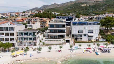 Property building, Natural landscape, Bird's eye view, Sea view, Location