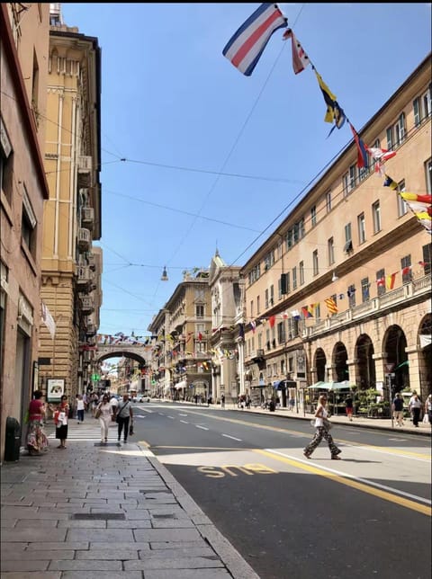Neighbourhood, Street view