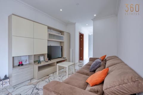 Communal lounge/ TV room, TV and multimedia, Kitchen or kitchenette, Living room, Seating area, Evening entertainment