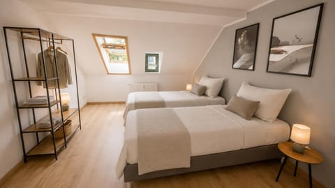 Bed, Photo of the whole room, Bedroom, internet