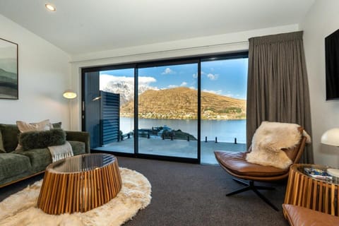 Balcony/Terrace, City view, Lake view, Mountain view, River view