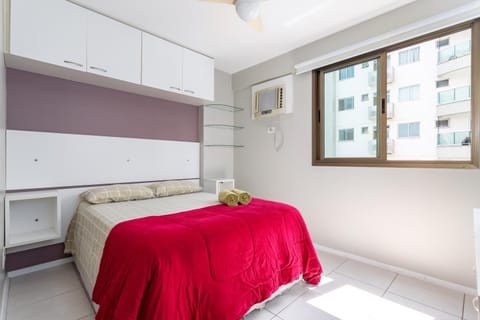 Bed, Bedroom, towels, air conditioner