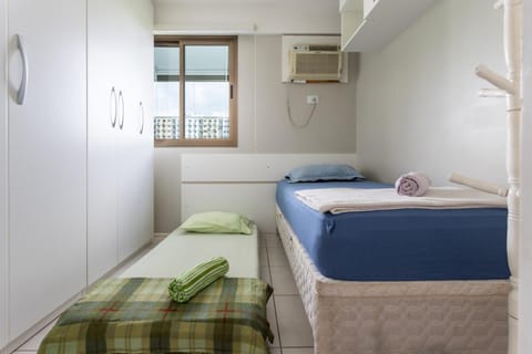 Bed, towels, air conditioner