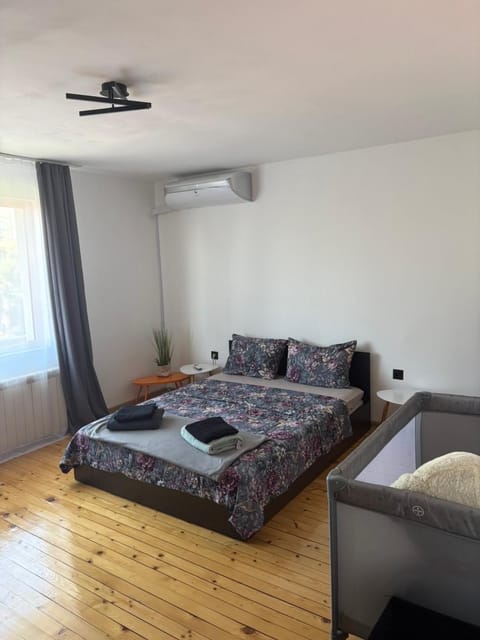Photo of the whole room, Seating area, Bedroom