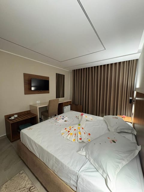 Communal lounge/ TV room, Bed, TV and multimedia, Photo of the whole room, Evening entertainment, Bedroom