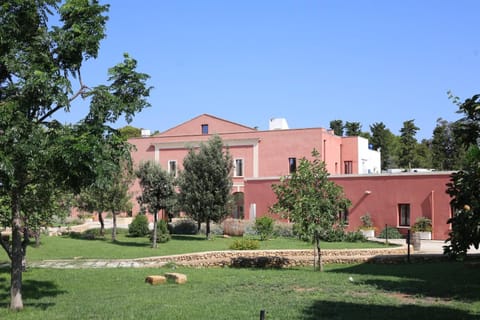 Property building, Patio, Facade/entrance
