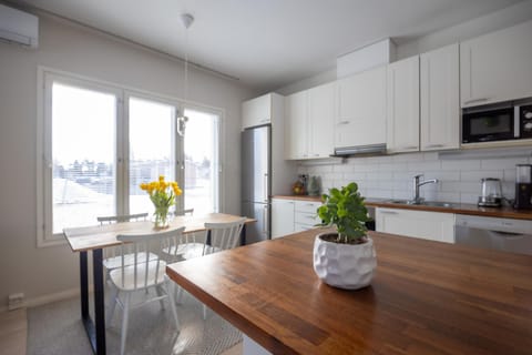 Dining area, kitchen